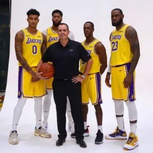 Meet your Posher, Warren